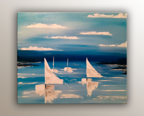 Paysage de l'artiste Helena Monniello représentant des bateaux blancs avec les voiles aux vent.
