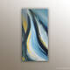 Peinture abstraite ou semi-abstraite de l'artiste Helena Monniello dans les tons de bleu et jaune, représentant une flamme.