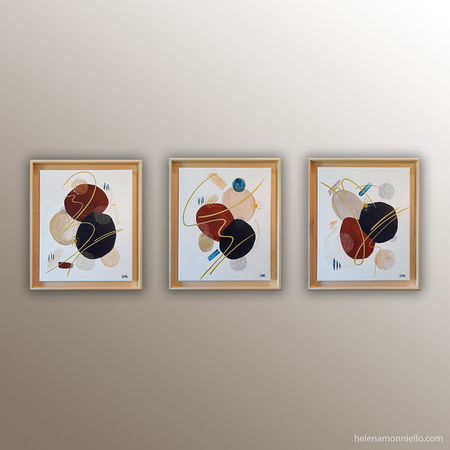 Peintures abstraites de l'artiste Helena Monniello sous forme de triptyque encadré de sa collection origine.