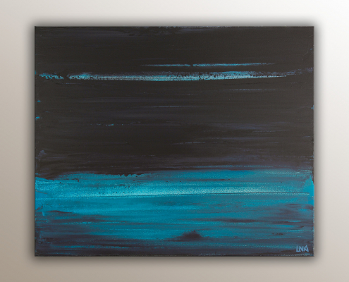 "Dark blue" est un paysage abstrait de l'artiste Helena Monniello inspirée du peintre du noir Pierre Soulages.