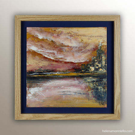 Peinture représentant le Mont-Saint-Michel au bord de l’eau durant les grandes marées, avec un ciel nuancé de tons rosés et dorés et des reflets lumineux sur la surface de l’eau.