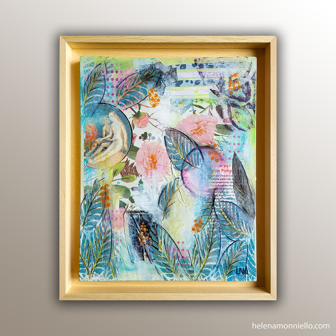 Collage acrylique aux pivoines roses, feuillages bleutés et silhouette enlacée sur fond lumineux. "Doux Baiser" de LNA.